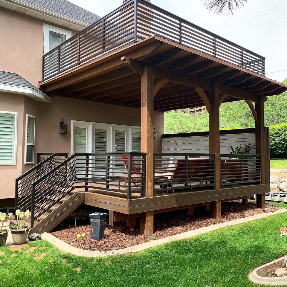 2_story_composite_trex_deck_with_modern_horizontal_handrail